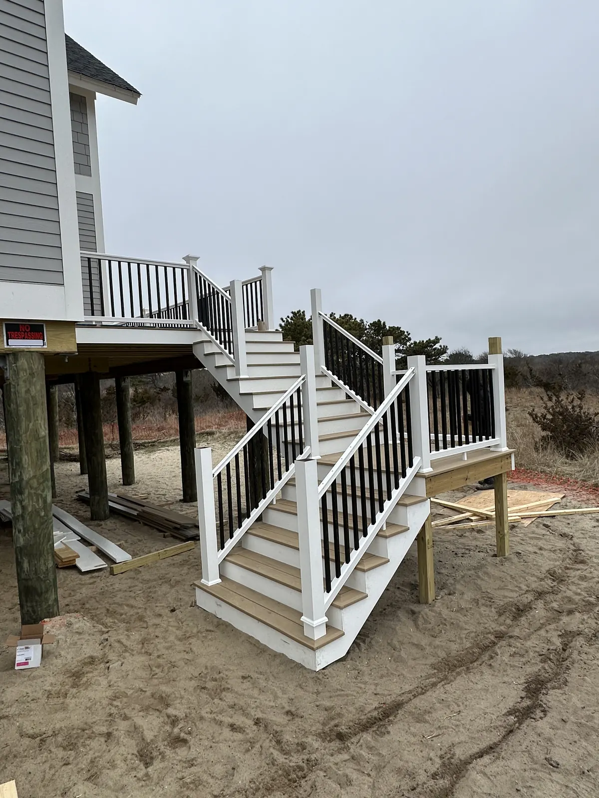 Beach stairs with black aluminum balusters