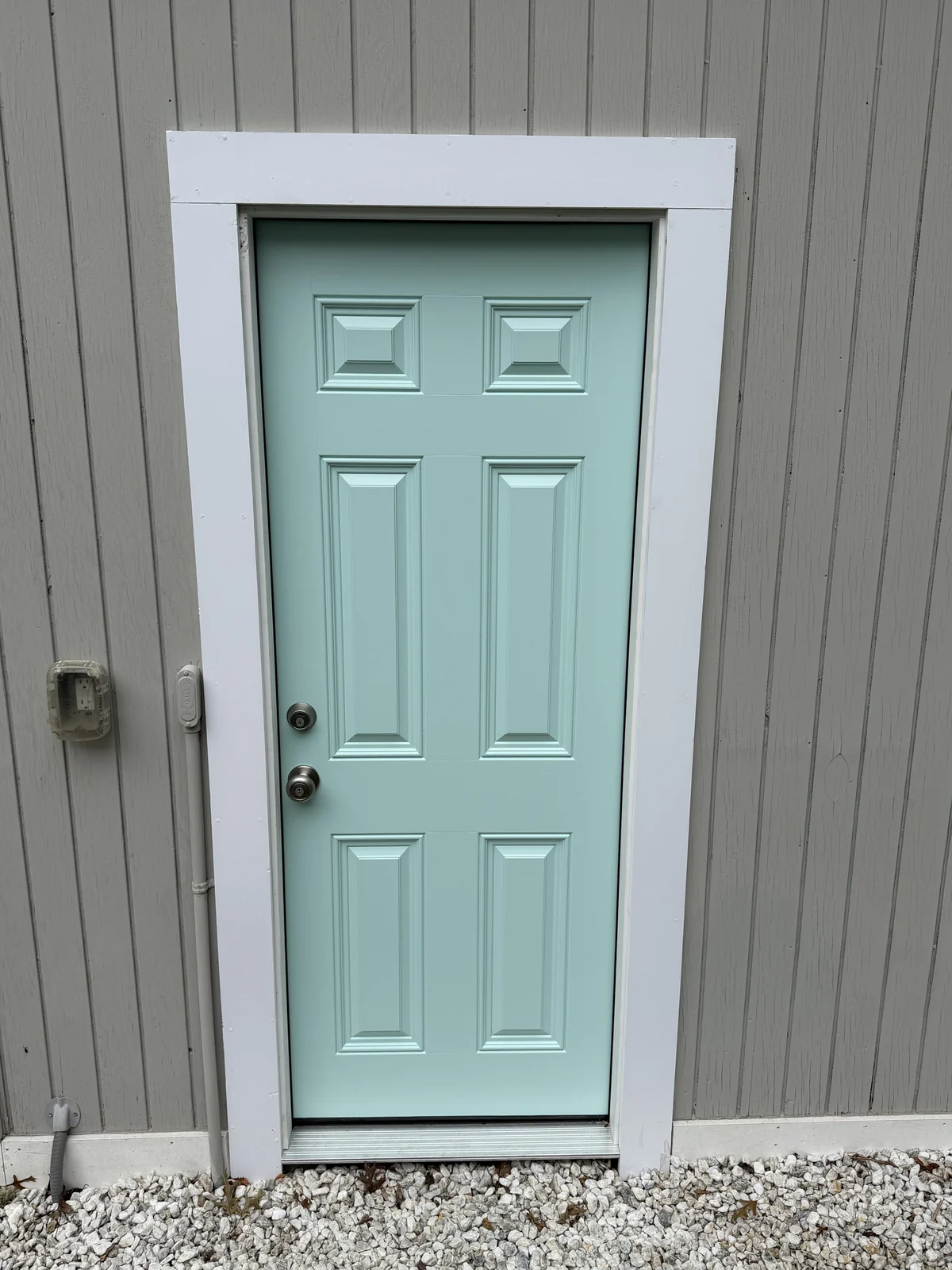 Exterior door and trim in coastal colors